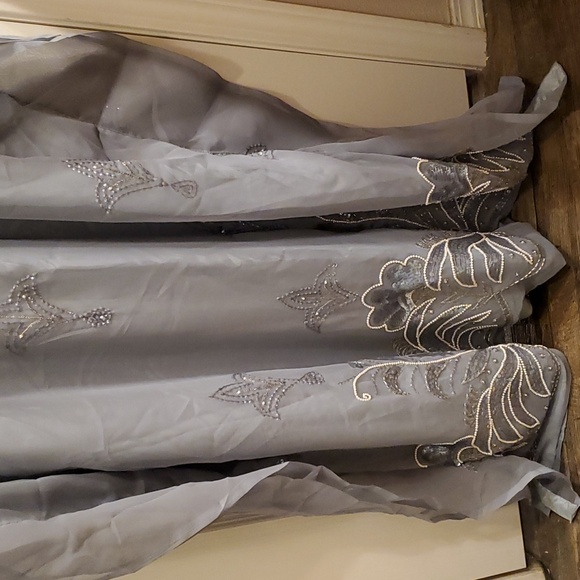 Beaded kaftans - Picture 5 of 7